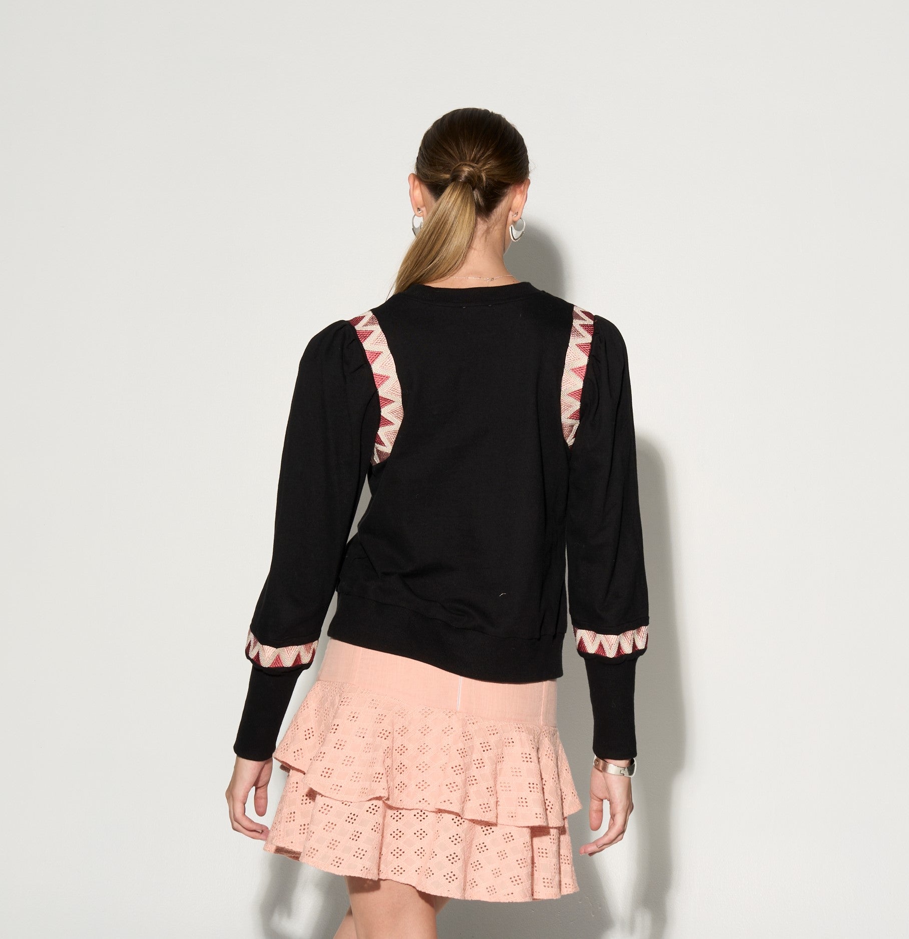 GENEVE Puff shoulder sweater with embroidery